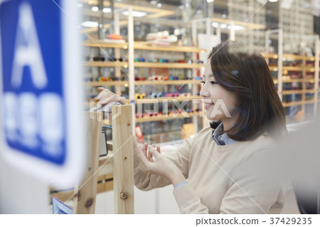 配鏡師,年輕女子,韓國人 配鏡師,年輕女子,韓國人 37429235
