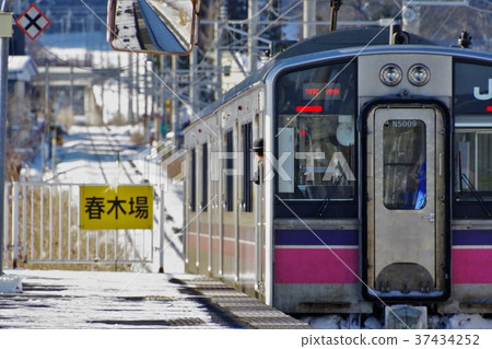 離開Tazawako線無人站的火車 37434252