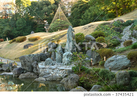 Kiyosumi Garden: Dead Falls Kiyosumi Garden: Dead Falls 37435421