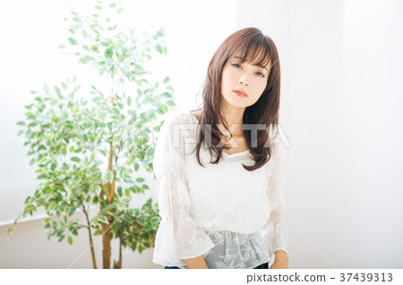 Young woman beauty image 37439313