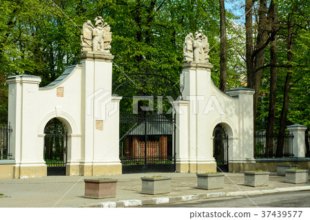 The gate of the charming  37439577