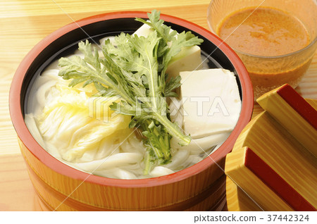 Chilled noodles 37442324