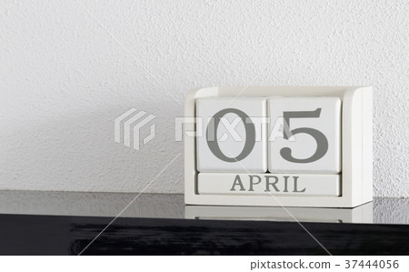 White block calendar 37444056