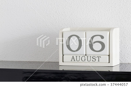 White block calendar 37444057