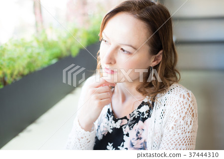 Portrait Foreigner Woman Portrait Foreigner Woman 37444310