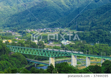 Series 185 crossing the iron bridge 37444395