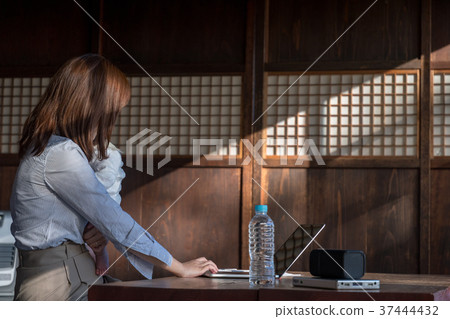 新人媽媽對遠程辦公 37444432