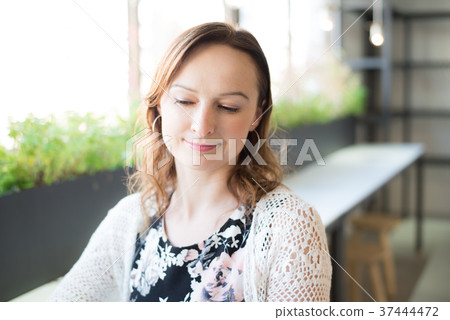 肖像外國人的女人 肖像外國人的女人 37444472
