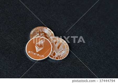 Etherium Lightcoin比特幣 37444794