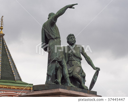 Dmitry Pozharsky and Kuzma Minin monument 37445447