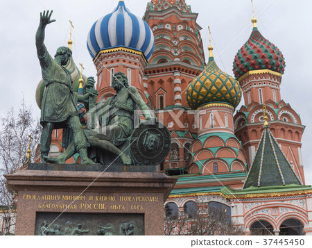 Dmitry Pozharsky and Kuzma Minin monument  37445450
