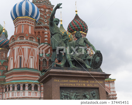 Dmitry Pozharsky and Kuzma Minin monument  37445451
