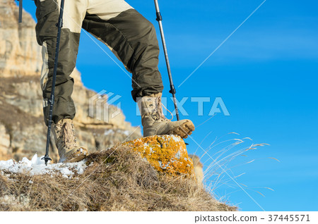 Close-up of a tourist's foot in trekking boots 37445571