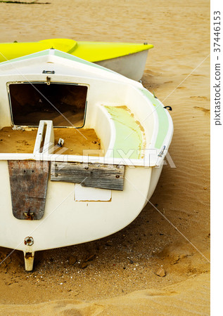 boat on the sand, beautiful sandy beach 37446153