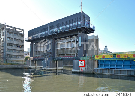 Downtown walk: Shin Onagi River water gate 37446381