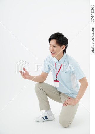 馬球襯衫的男性工作人員 馬球襯衫的男性工作人員 37448363