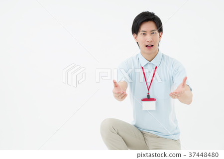 馬球襯衫的男性工作人員 37448480