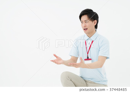 馬球襯衫的男性工作人員 馬球襯衫的男性工作人員 37448485