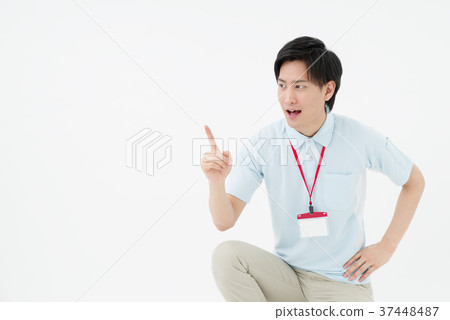 馬球襯衫的男性工作人員 37448487