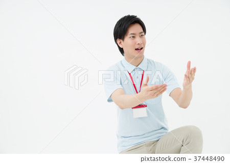 馬球襯衫的男性工作人員 37448490