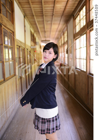 學校的女生 學校的女生 37448589