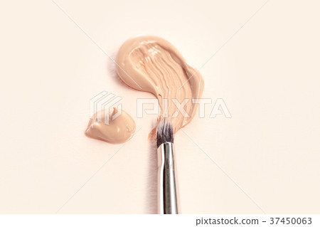 Cosmetic foundation cream and powder with brush 37450063