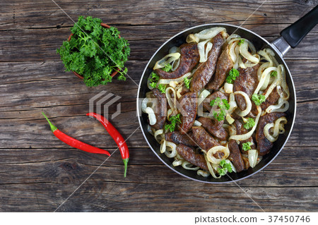 Fried veal liver with onion rings Fried veal liver with onion rings 37450746