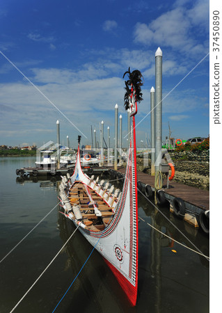 拼板舟 船 蘭嶼 臺灣 台北市 水 天空 圖騰 達悟族 原住民 照片素材 圖片 圖庫