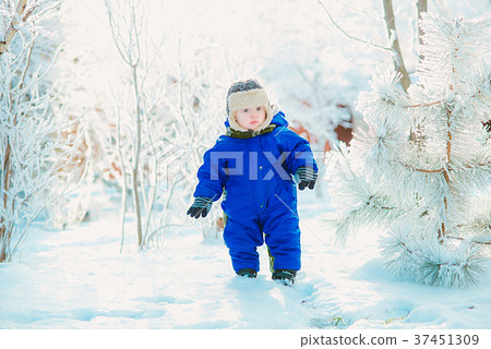 Child in the park with snow in winter Child in the park with snow in winter 37451309