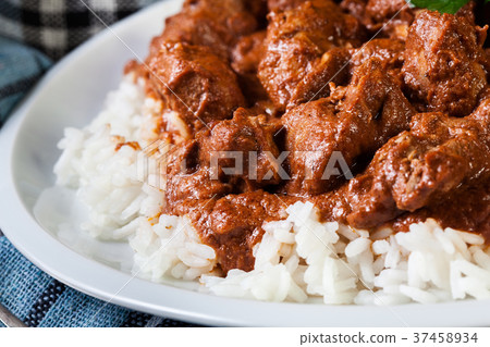 Chicken tikka masala served with rice 37458934