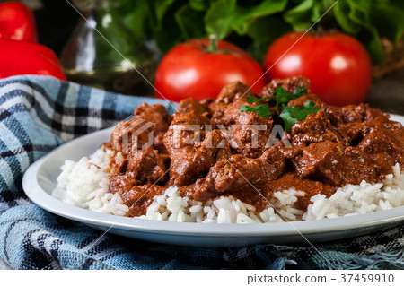 Chicken tikka masala served with rice Chicken tikka masala served with rice 37459910
