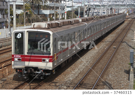 Hibiya Line direct Tobu Isesaki Line 20050 series (5-door car) 37460315