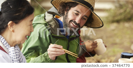 Agriculture break lunch foreign man 37464770