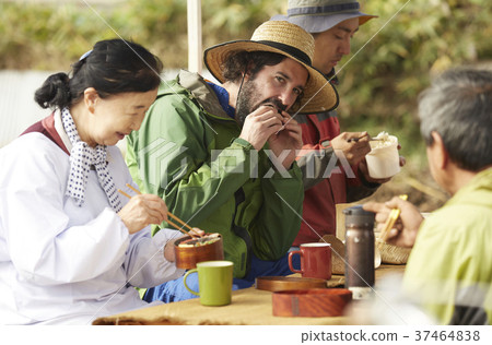 Agriculture break lunch foreign man 37464838