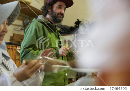 採摘地點運輸工作外國人男子 37464893