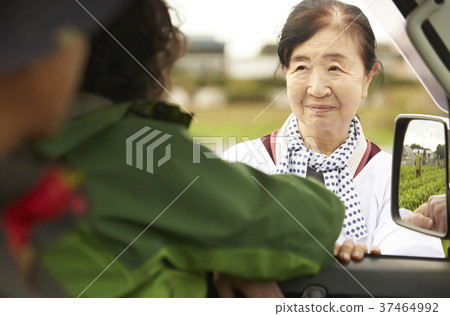 Tracks off farmer women and foreign men 37464992