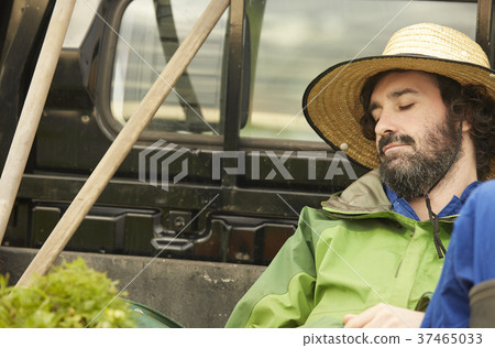 Agriculture break nap foreign men 37465033