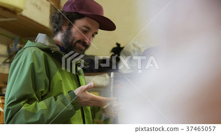 Picking place Shipping work Foreigner men 37465057