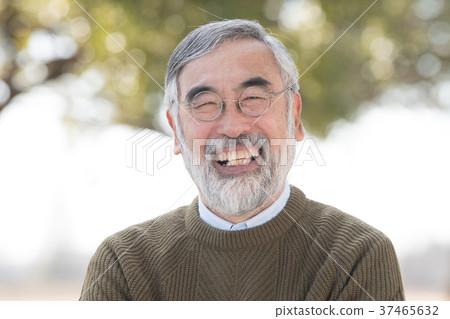 微笑的老人光束 37465632