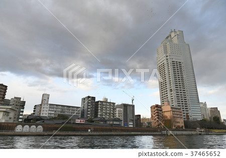 Tokyo cityscape in Japan, looking at "Skyoku" and cityscape seen from the Sumida River 37465652