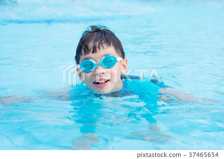 Young boy swimming in outdoor swimming pool 37465654