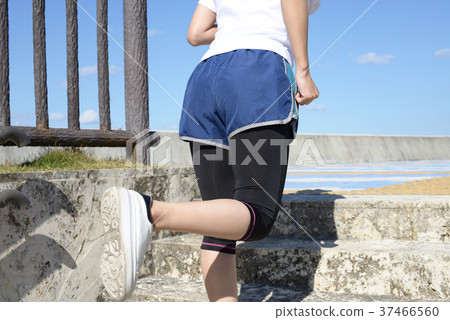 Women who enjoy running 37466560