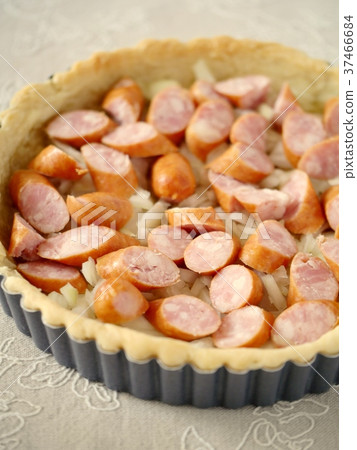 Sausage quiche process image Sausage quiche process image 37466684