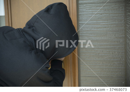 Sneak image 37468073