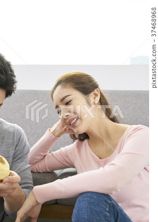 Couple, couple, korean 37468968