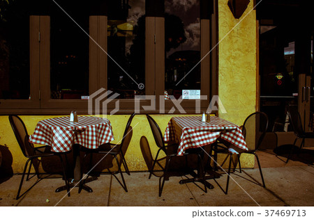 Table and chair 37469713