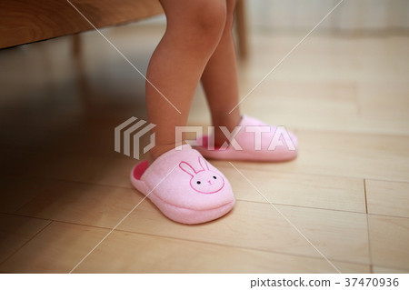 Slippers (Residential Residential House Single-family Floor Flooring Apartment Condo Sofa Living Room) 37470936