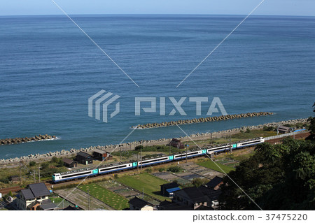 在日本海背上運行的485系列3000系列很熱。二零一三年十月十四日 37475220