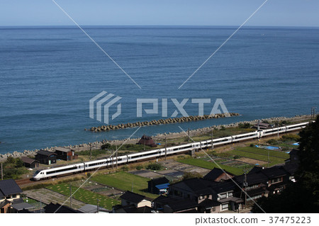 Is the 681 series running behind the Sea of Japan? 2013/10/14 Is the 681 series running behind the Sea of Japan? 2013/10/14 37475223