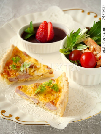 Sausage quiche lunch plate 37476433